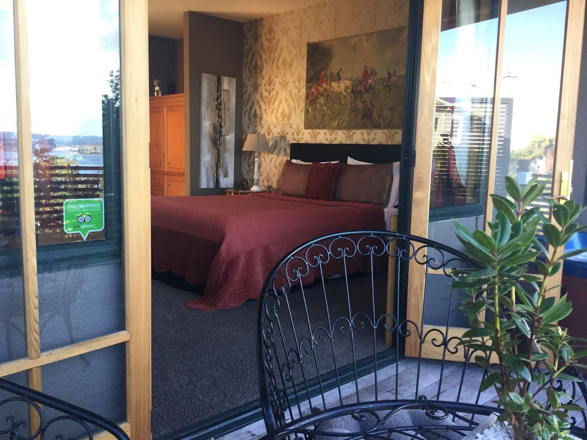 The Flying Trout Boutique Lodge Taupo Bagian luar foto